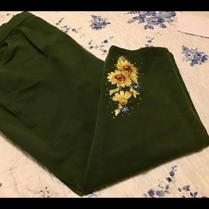 Quacker Factory Dream Jeanne’s pants Short 3x. Olive green